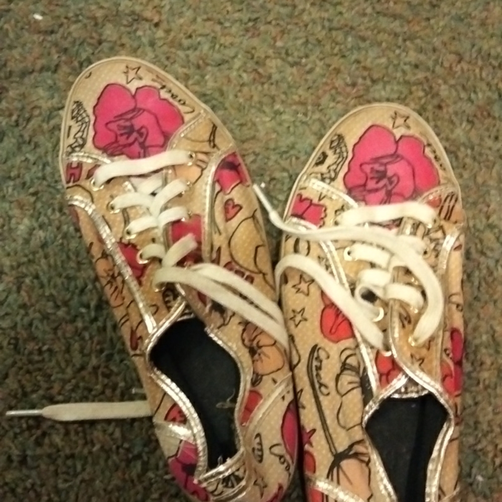 Iam selling my coach shoes